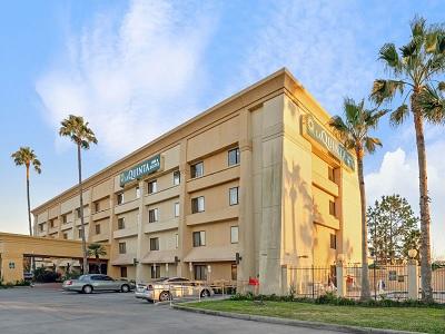 Otel La Quinta By Wyndham Nw Brookhollow Houston