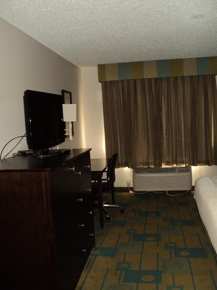 La Quinta By Wyndham Nw Brookhollow Otel 3*