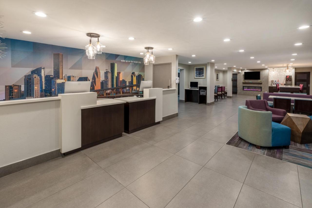 La Quinta By Wyndham Nw Brookhollow Otel