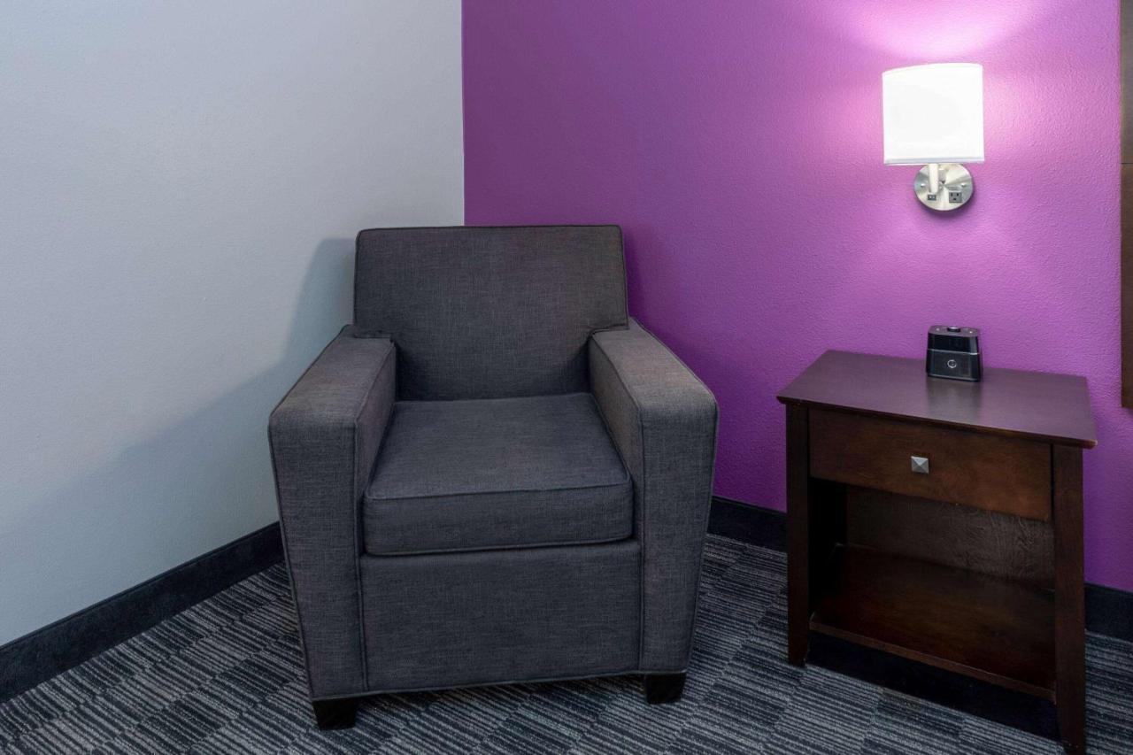 La Quinta By Wyndham Nw Brookhollow Otel